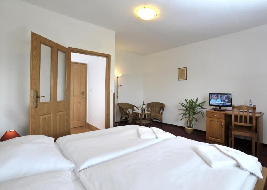 Pension U Vsech Certu Jičín Quarto foto