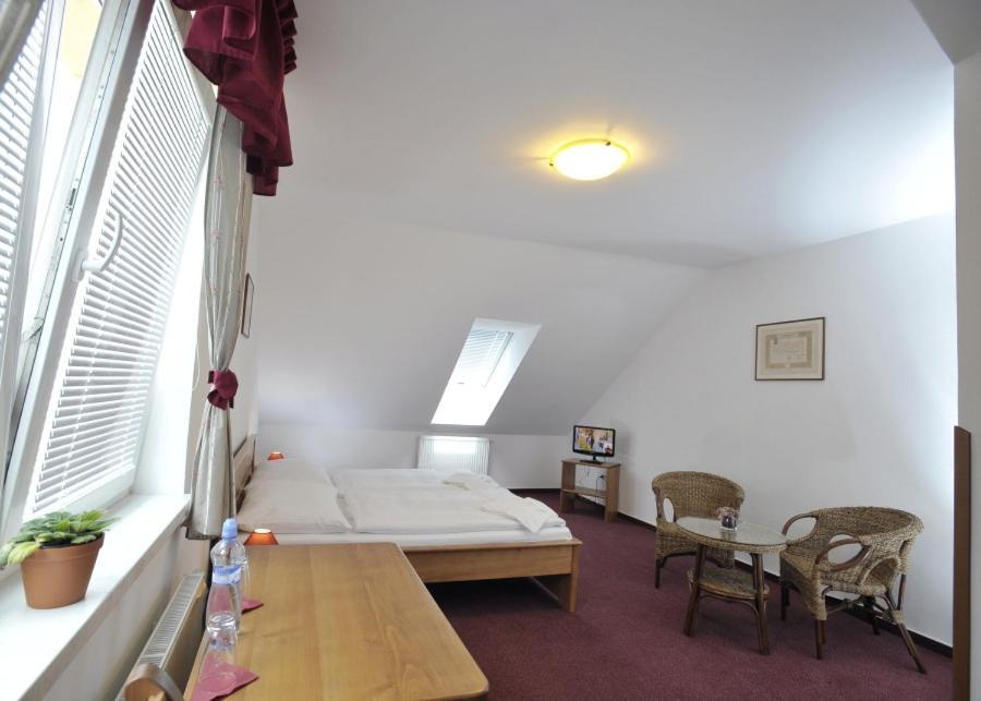 Pension U Vsech Certu Jičín Quarto foto